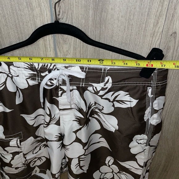 Old Navy Brown & White Floral Surf Shorts Lined Cargo Pocket Tie Front Sz M - Picture 10 of 11